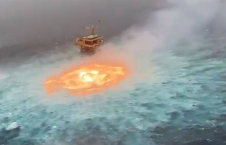 TheBunkerNoticias | Infierno submarino; impresionante incendio en ducto KMZ de Pemex