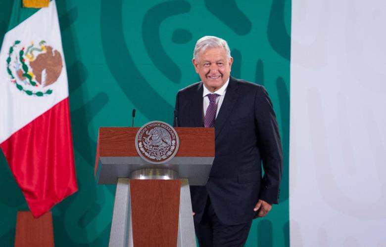 TheBunkerNoticias | López Obrador presenta falso twitt en la mañanera