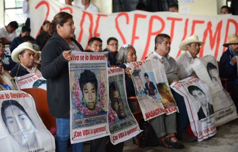 TheBunkerNoticias | Padres de los 43 de Ayotzinapa analizarán el informe del gobierno federal antes de fijar postura
