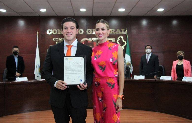 TheBunkerNoticias | CEE de Nuevo León entrega a Samuel García constancia para gubernatura 