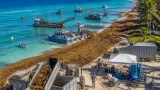 Autoridades reconocen que el arribo de sargazo a Quintana Roo es «gravísimo»; piden ampliar recolección en altamar