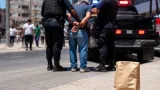 Detenido en el Centro de Torreón por portar cuatro bolsas con posible marihuana