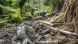 Naucalpan: deslaves y caída de postes dejan comunidades de la zona alta sin servicios