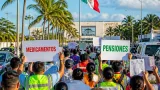 Trabajadores del IMSS protestan en Chetumal por desabasto y recorte a Afores