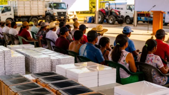 Javier May inicia novena gira en Huimanguillo y anuncia tabletas para estudiantes de secundaria