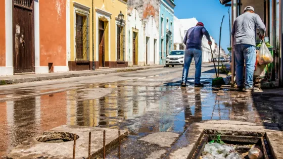 Vecinos de Santa Ana exigen rehabilitación de drenajes en Campeche ante riesgo de accidentes