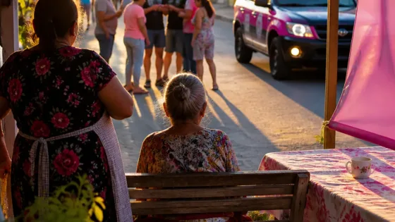Vecinos y Patrulla Rosa localizan a mujer mayor desorientada en Ciudad del Carmen