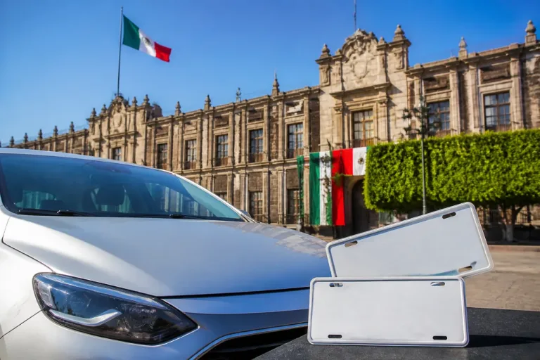 Edomex amplía reemplacamiento 2026 con entrega a domicilio y condonaciones totales
