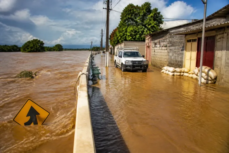 SMN prevé lluvias intensas en el occidente de Tabasco y pide extremar precauciones
