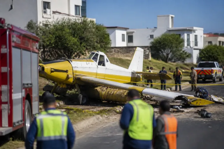 Aeronave agrícola se desploma en San Juan del Río, Querétaro; piloto resulta con lesiones leves