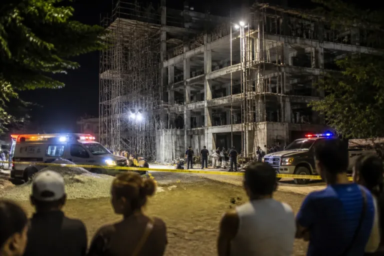 Ataque armado en obra deja dos heridos en Playa del Carmen