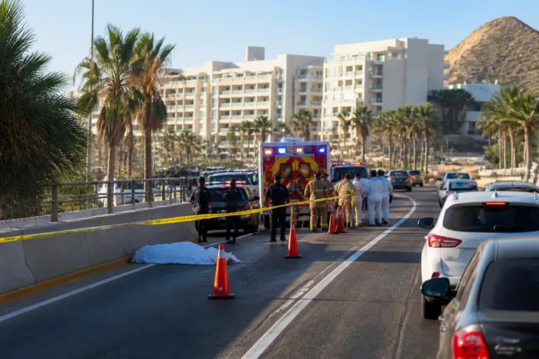 Atropellamiento mortal cierra parcialmente el corredor turístico en Los Cabos