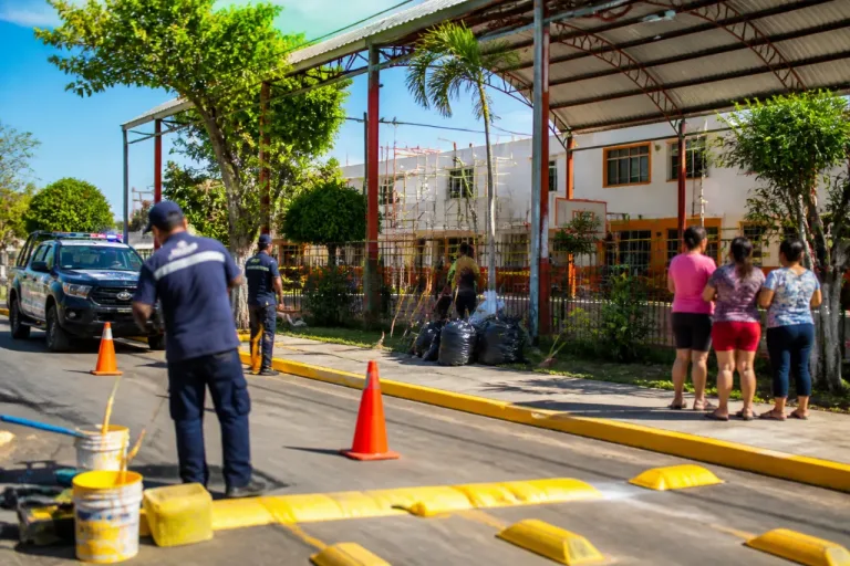 Ayuntamiento de Colima realiza brigada comunitaria en Acatitán para mejorar espacios y seguridad
