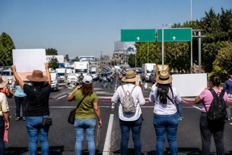 Bloqueos en la Toluca–Naucalpan por búsqueda de desaparecidos alertan a viajeros de Naucalpan