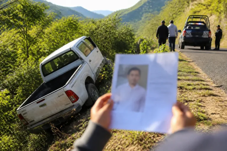 Buscan a Renato tras hallar su camioneta junto a un barranco en Tlanchinol