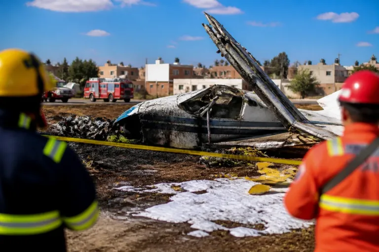 Cae avioneta de fumigación en San Juan del Río, Querétaro; piloto sobrevive