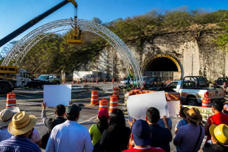 Capufe insiste en cerrar acceso en colonia 18 de Marzo de Tehuacán; vecinos demandan alternativas