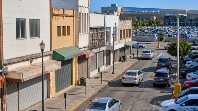 Centro de Los Mochis pierde visitantes por falta de estacionamiento y rentas elevadas