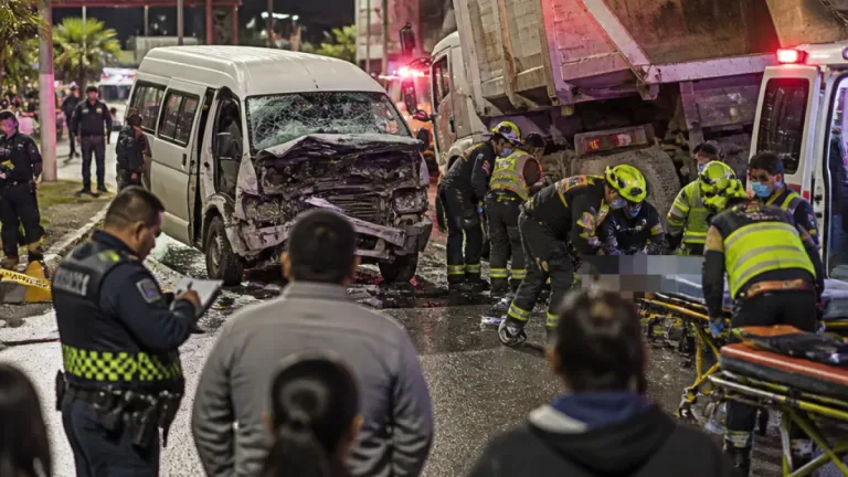 Choque en bulevar Minero deja nueve heridos en Pachuca; tres están graves