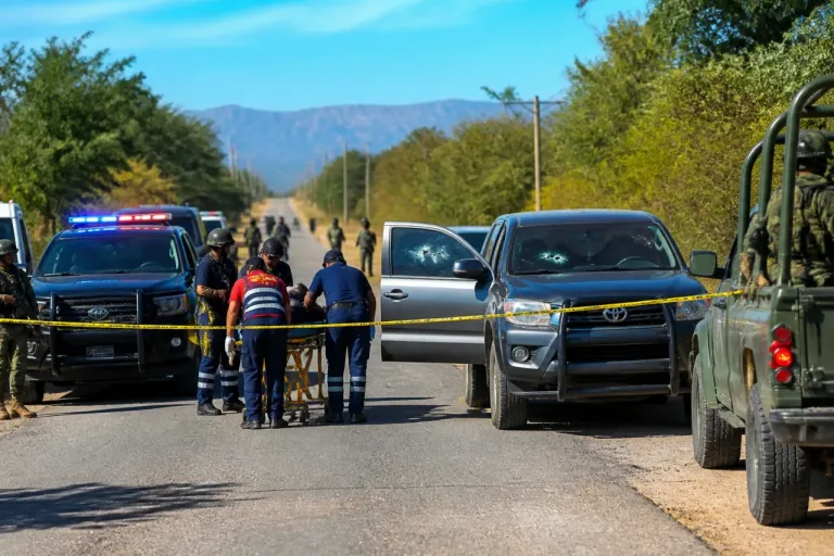 Cinco policías estatales resultan lesionados tras agresión armada en Huajicori
