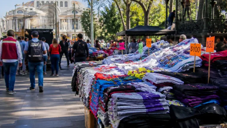 Cravioto exige que el precio de las playeras no supere la capacidad de compra de la población
