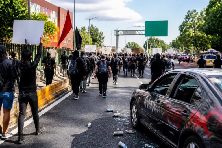 Cuauhtémoc Blanco denuncia agresión durante protesta antimundialista en CDMX