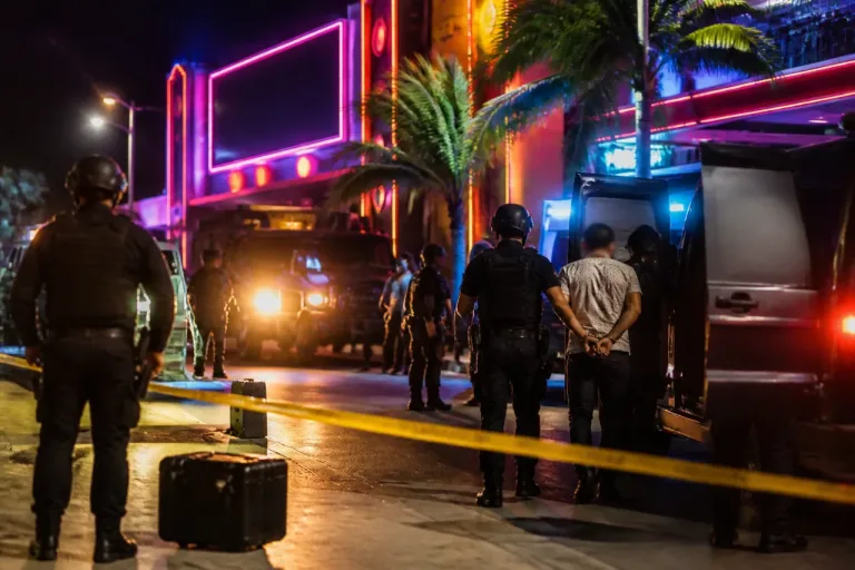 Detienen a supuesto operador del Cártel de Caborca en operativo en Cancún