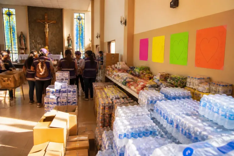 Diócesis de Ciudad Obregón entrega víveres y sueros a Guerreras Buscadoras de Cajeme