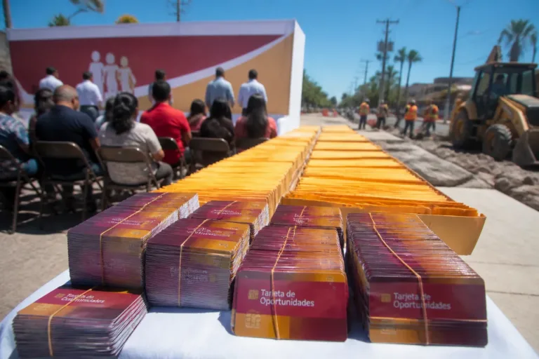 Durazo cierra entrega de 200 mdp a familias vulnerables; 2,400 tarjetas se entregaron en el sur
