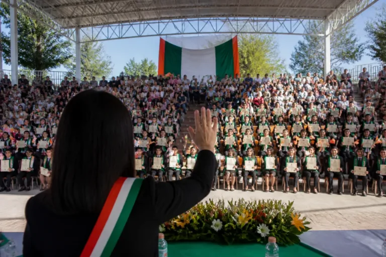 Gobernadora reconoce a egresados del CECYTEA Rincón de Romos y los exhorta a perseverar