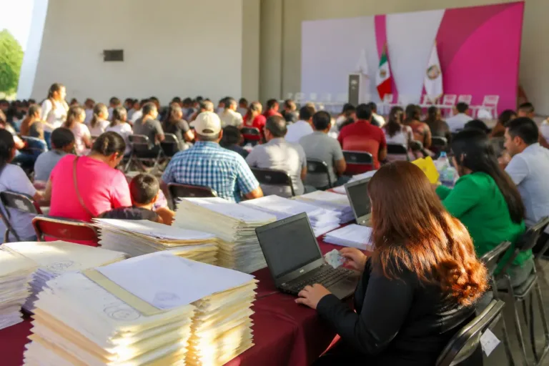 Gobierno de Coahuila inicia entrega masiva de escrituras con meta de más de 3,000 en 2026