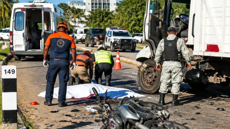 Grave choque en la carretera Ciudad del Carmen–Atasta deja a un motociclista con pérdida ocular