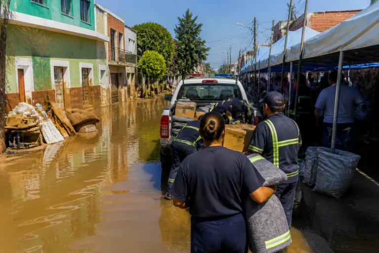 Inundaciones por desbordamiento del Atoyac dejan afectados en Puebla capital