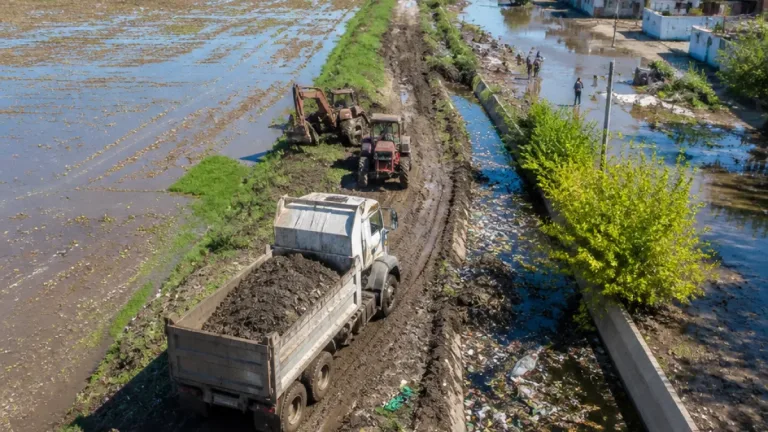 Inundaciones y desbordes afectan 40 hectáreas en Salamanca; productores exigen desazolve