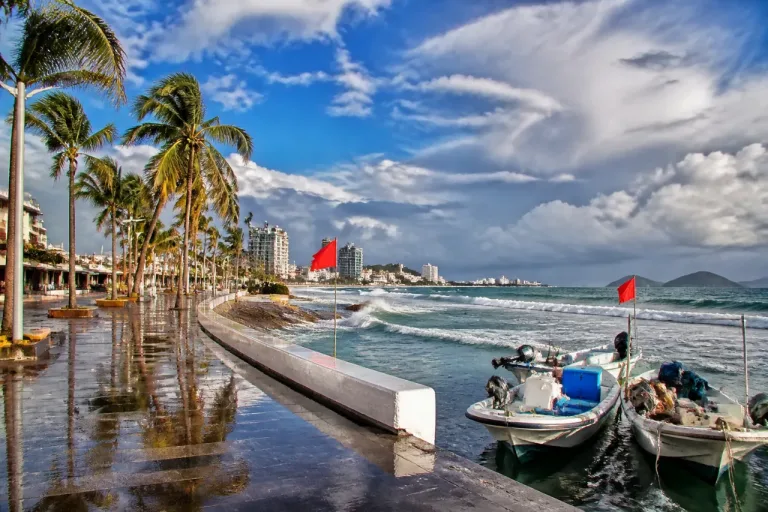 Mazatlán: nubes, lluvia alta y vientos fuertes marcarán la jornada de hoy