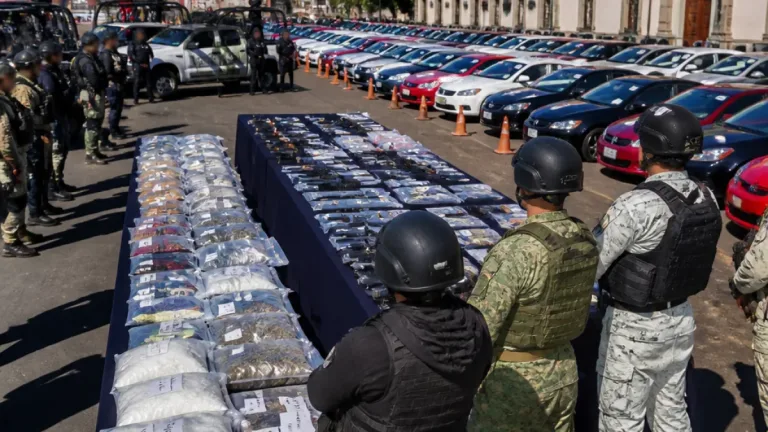 Operativos conjuntos recuperan 218 vehículos, detienen a 24 y rescatan a extranjeros en Veracruz