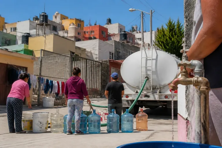 Pachuca: vecinos de Huixmí-Pitahayas denuncian suministro limitado y baja presión de agua