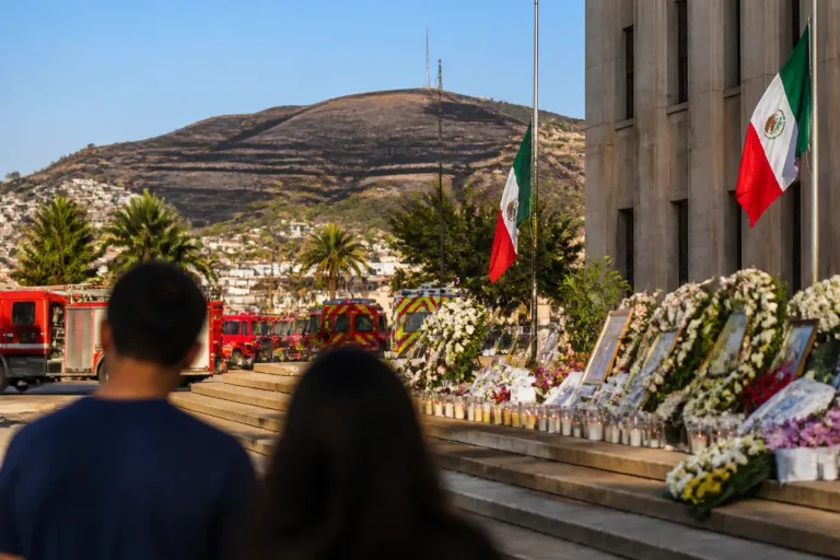 Gobierno y partidos expresan condolencias tras incendio en Almería que dejó al menos 11 muertos