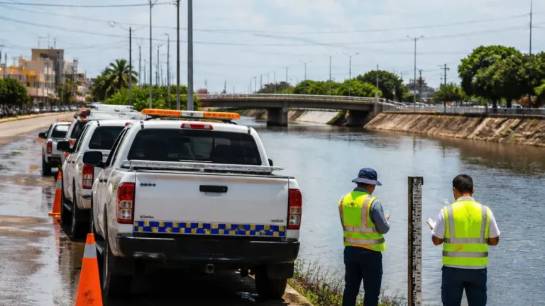 Protección Civil mantiene vigilancia en canales de Culiacán; captación al 30-35 %