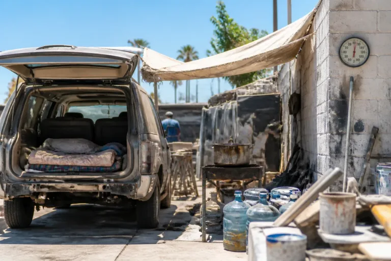San Luis Río Colorado: hombre vive desde hace 3 años dentro de una camioneta por el calor