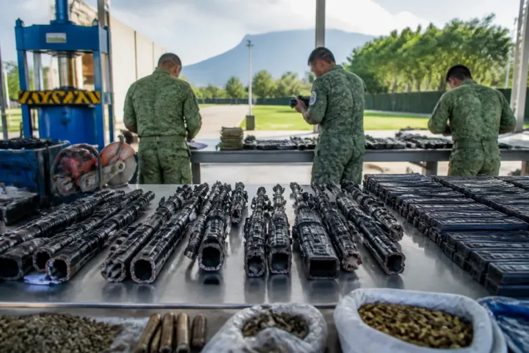 SEDENA inutiliza más de 1,600 armas decomisadas en la Cuarta Región Militar