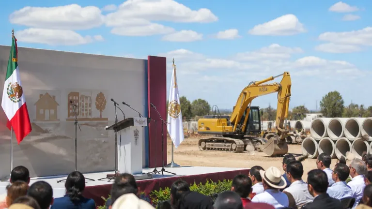 Sheinbaum destaca coordinación con Durango y presenta avances en vivienda y drenaje de Gómez Palacio