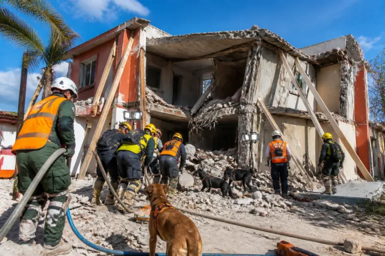 Simulan en condiciones reales rescate tras sismo de 7.7; equipo estatal practica acreditación