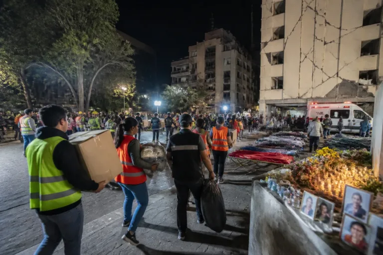 Sociedad civil asume protagonismo tras terremotos en Venezuela; Estado, cuestionado por su respuesta
