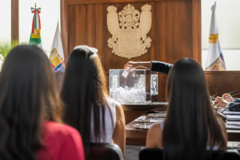 Sorteo en Cuéllar nombra a Judith Frutos como Corregidora; lecciones para Corregidora sobre tradiciones locales