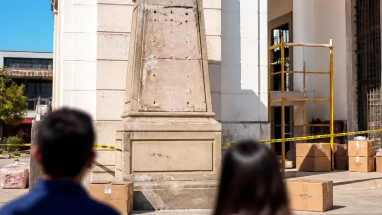 Tulancingo: retiran placa‑busto del Centro Cultural Ricardo Garibay sin explicación