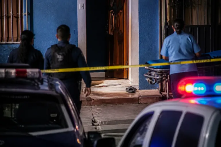 Vinculan a proceso en Puebla a hombre por feminicidio con machete en Venustiano Carranza